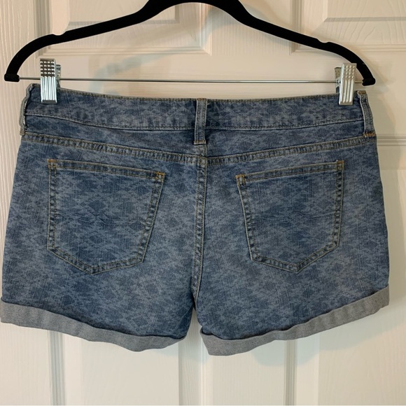 Arizona Jean Co. Tribal pattern Denim Shorts, size 7 - Picture 4 of 9